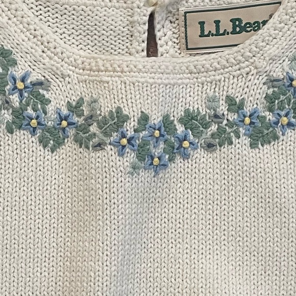 Vintage L.L Bean Embroodered Floral Sweater - Picture 5 of 9